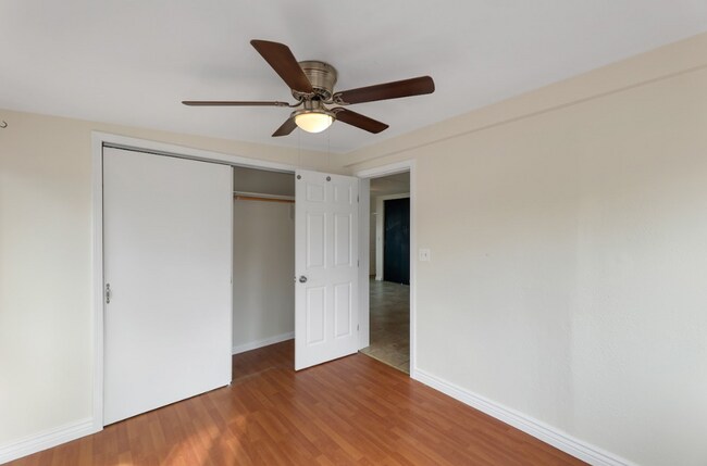 Building Photo - Charming 2 Bedroom, 1 Bathroom Back Unit with Private Yard — Close to Downtown