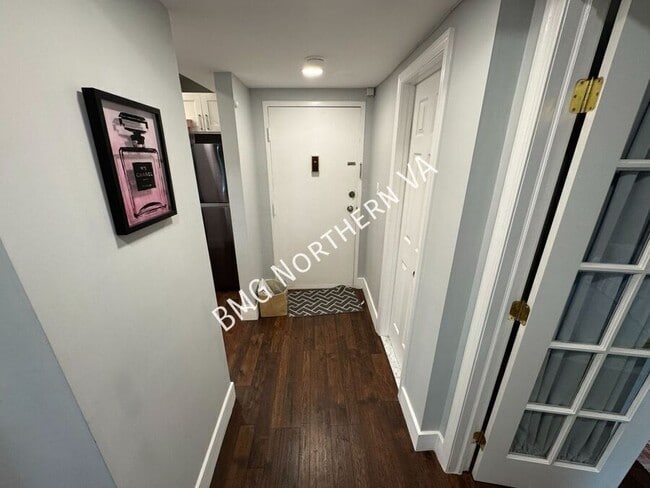 Building Photo - 3245 Rio Dr