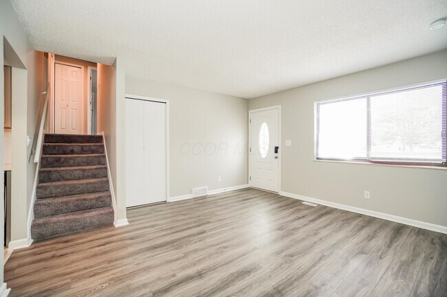 Building Photo - 1571 Kerryglen Dr