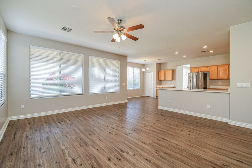 Building Photo - 3719 S Colt Dr