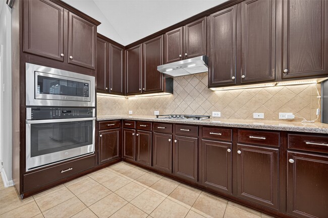 Building Photo - 27210 Sable Oaks Ln