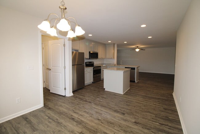 Building Photo - 578 Brushwood Dr