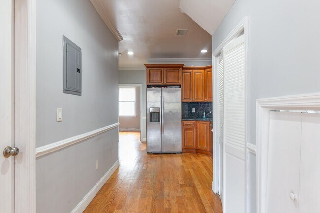 Building Photo - 572 Liberty Ave
