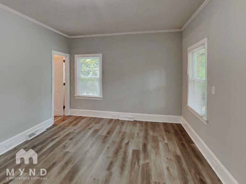 Building Photo - 127 Forest Hills Dr