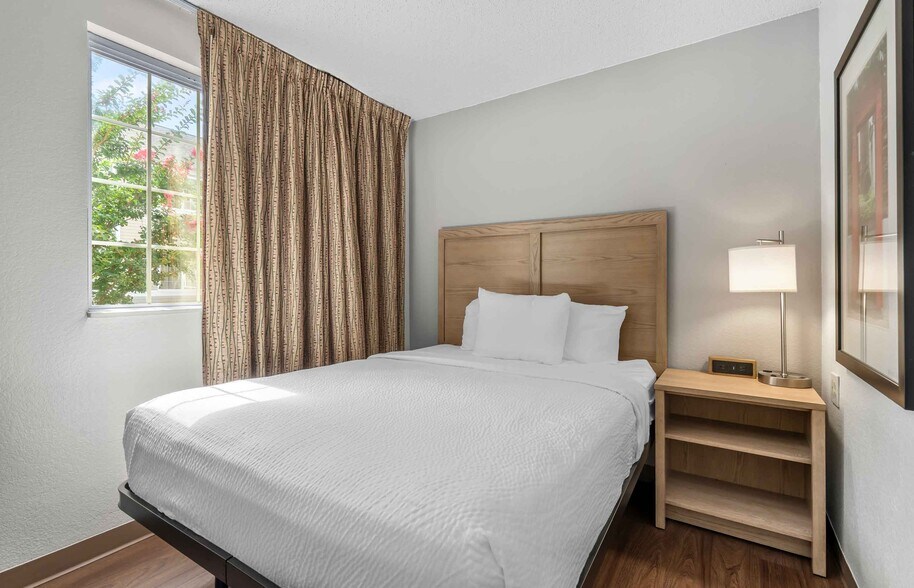 Building Photo - Furnished Studio-Dallas - Plano Parkway