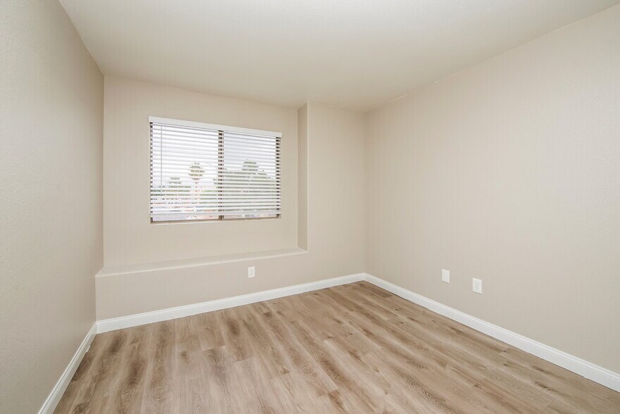 Building Photo - 1411 Dillon Ridge