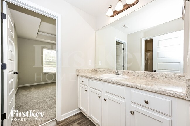 Building Photo - 281 Villa Grande Dr