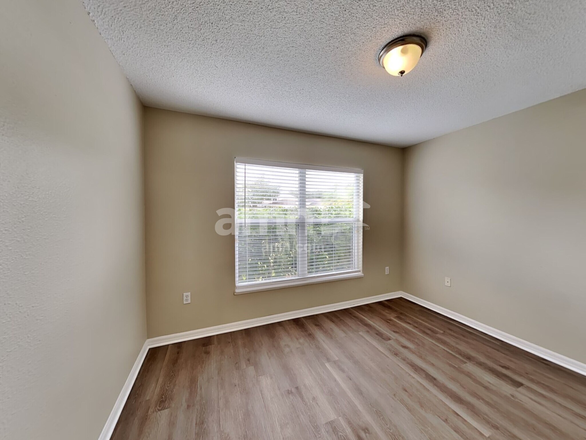 Building Photo - 25012 Hyde Park Blvd