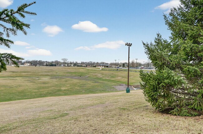 Building Photo - 751 S Dwyer Ave