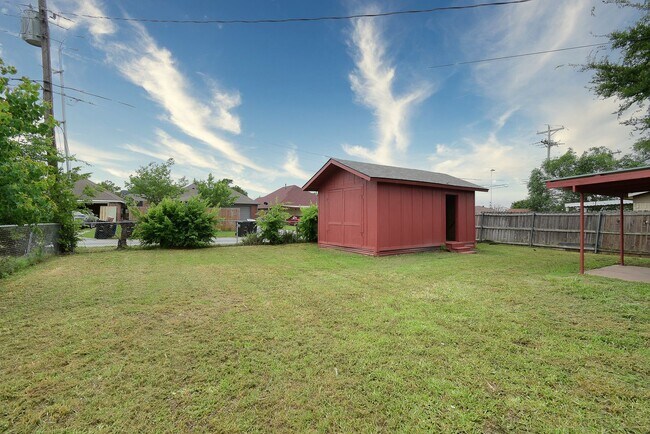 Building Photo - 3117 Chaparral- House