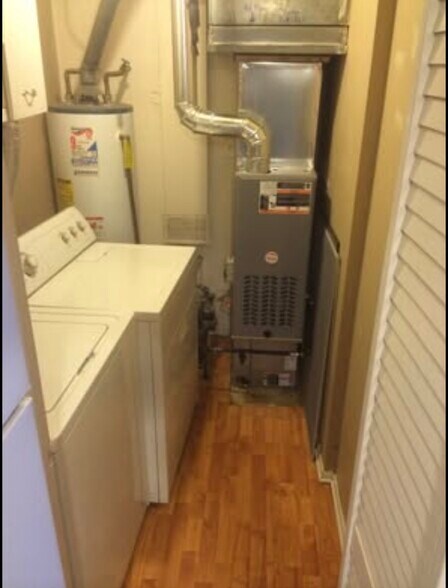 Building Photo - 1950 Hancock Dr