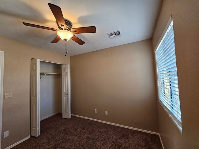 Building Photo - Alma School / Elliot 4 bedroom home