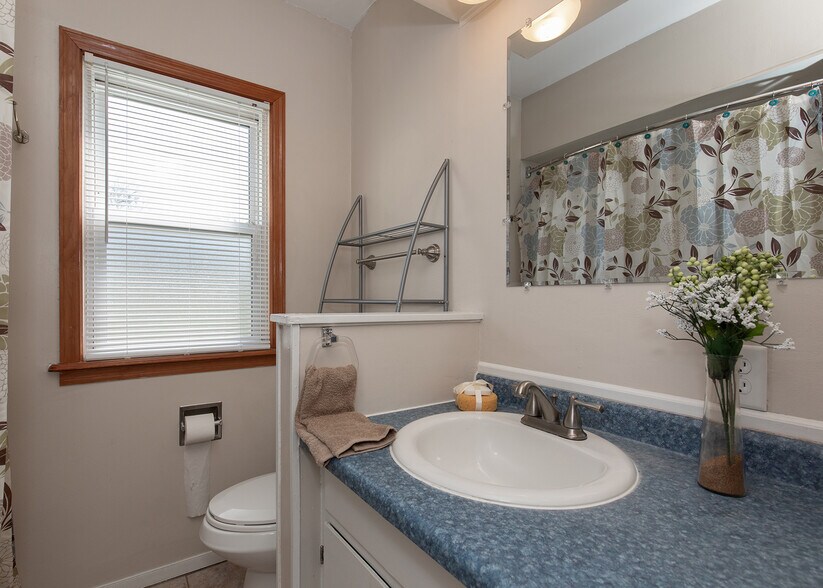 Building Photo - 537 23rd St