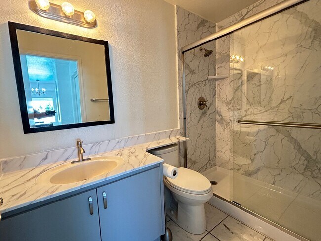 Building Photo - MUST SEE HOME IN AVONDALE WITH POOL!