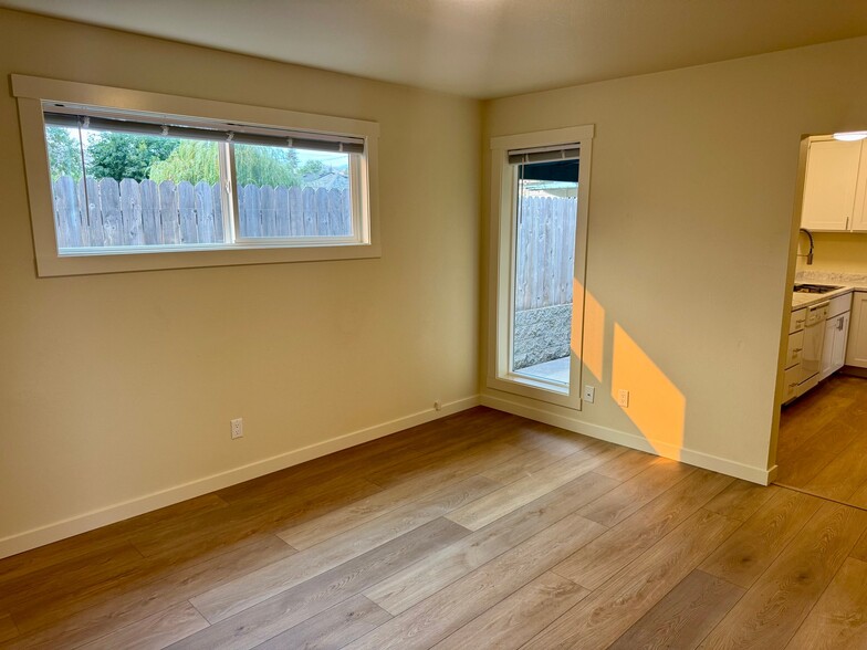 Building Photo - 535 Methow St