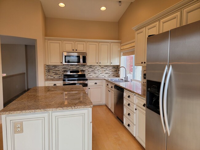 Building Photo - Horn Rapids Home with Bonus Room, Deck, an...