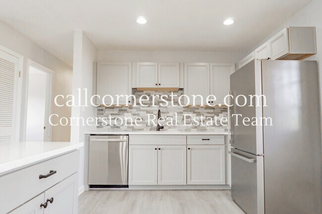 Building Photo - 935 Hayden Dr