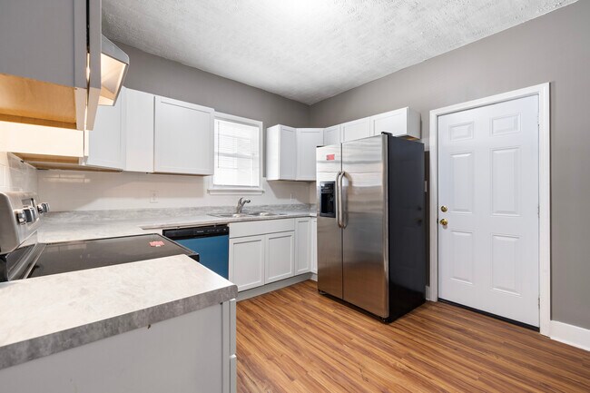 Building Photo - 835 S 38th St