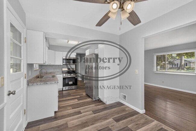 Building Photo - 6946 Kinsman Dr