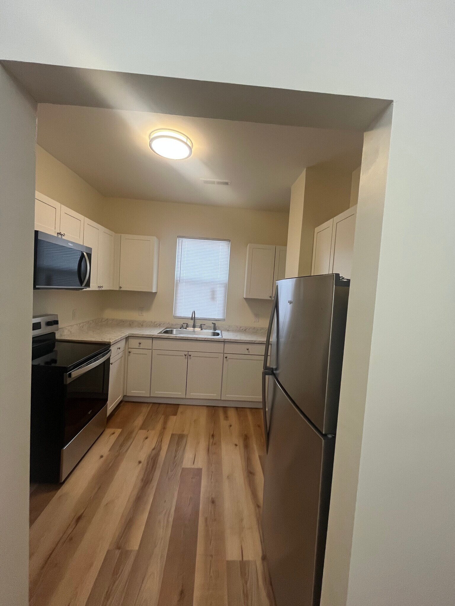 Kitchen - 405 Maplewood Ave NE
