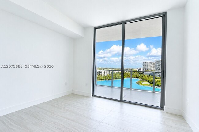 Building Photo - 2411 Laguna Cir