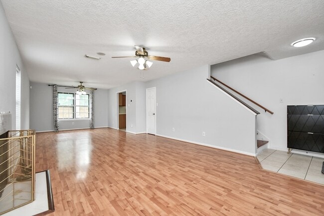 Building Photo - 2707 Blue Mist Dr