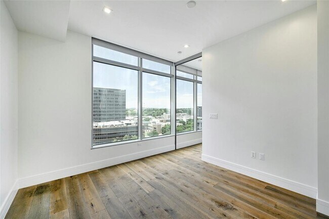 Building Photo - 501 West Ave
