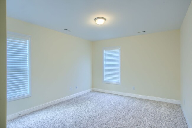 Building Photo - Charming 3-Bedroom Home for Rent in Rogers Farm