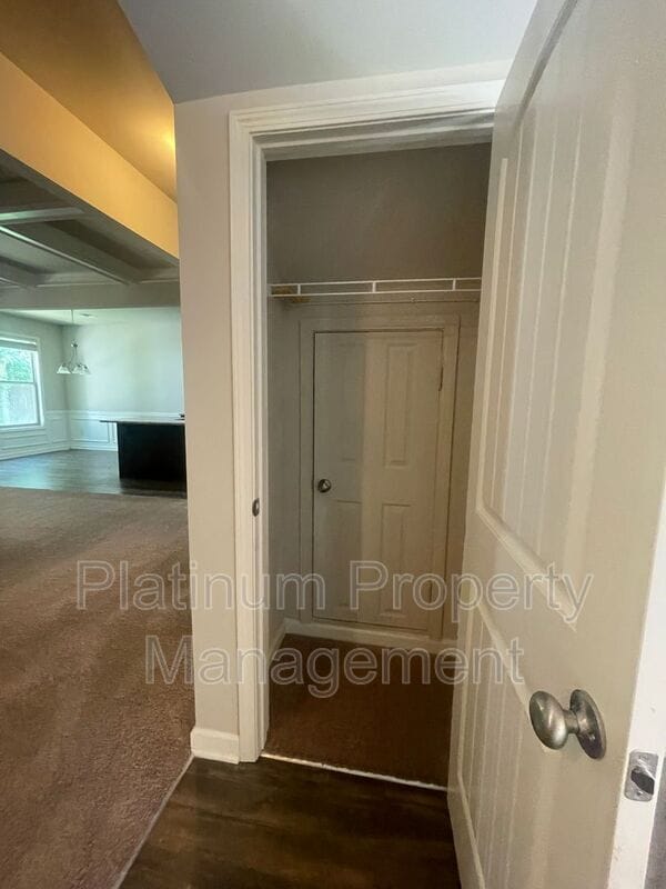 Building Photo - 7350 Silk Tree Pointe