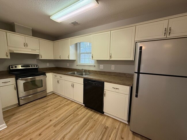 Building Photo - 1206 Kendal Ct