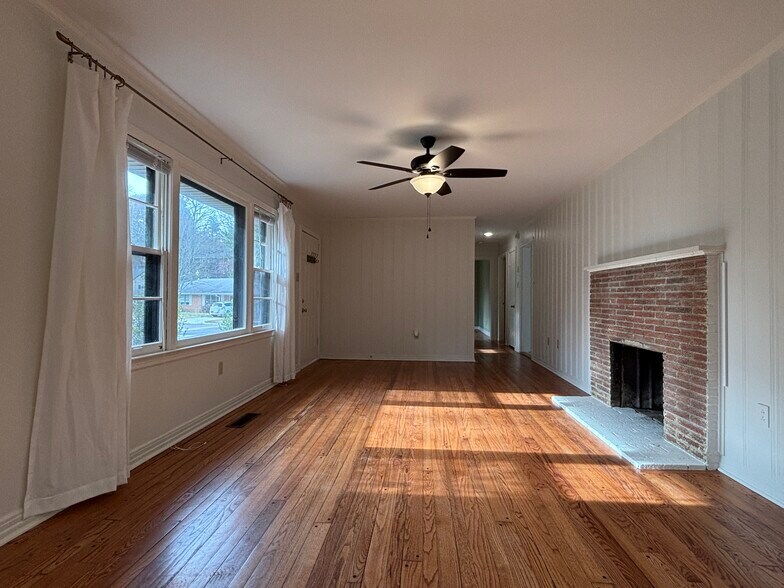 Building Photo - 2100 Durwood Rd