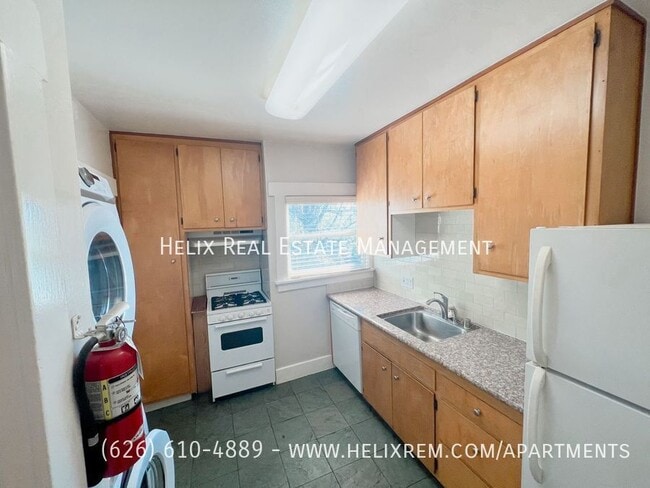 Building Photo - 1417 Grevelia St