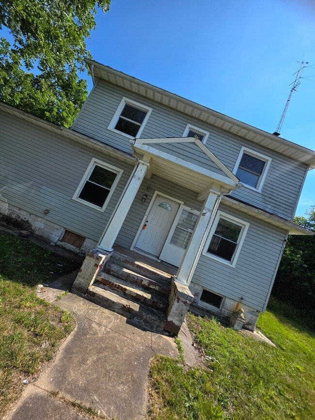 Building Photo - 1603 Main St