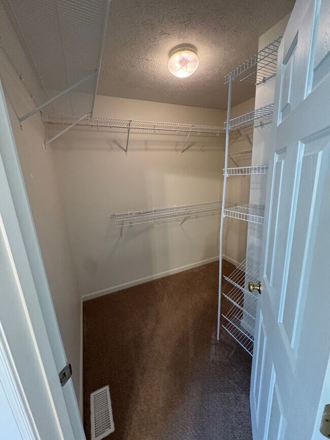 Building Photo - Taylor Spring Townhouse With Garage and Basement