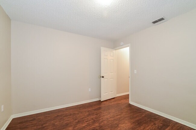 Building Photo - 2857 Aragon Terrace