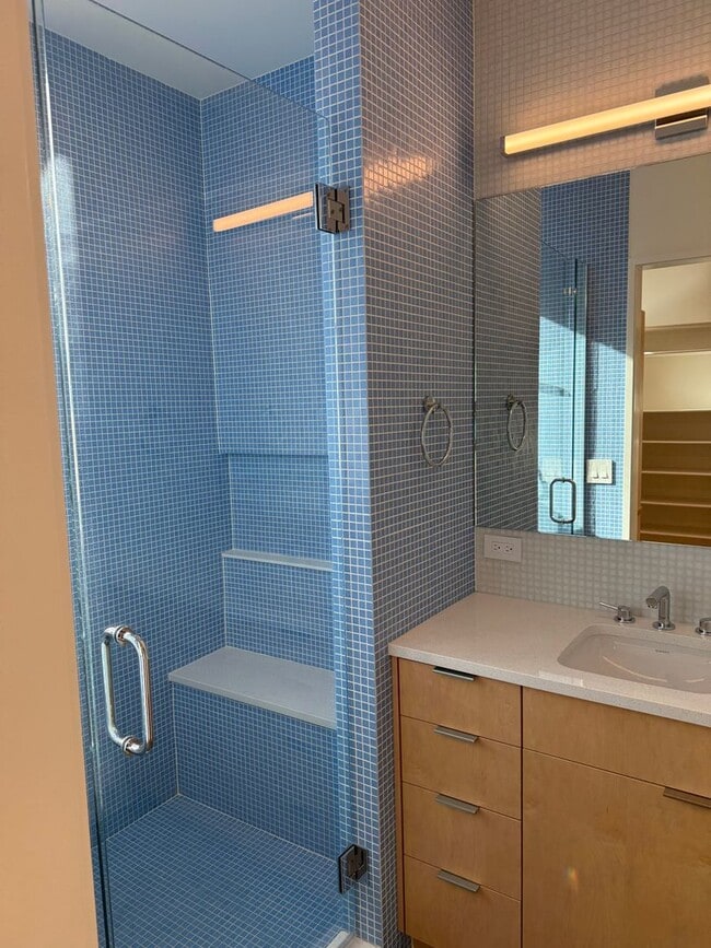 Building Photo - Silver Maple Stunning