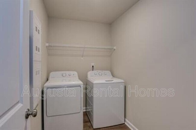 Building Photo - 2506 Otter Run