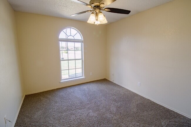 Building Photo - "Charming 3-Bed, 2-Bath Home in Lubbock