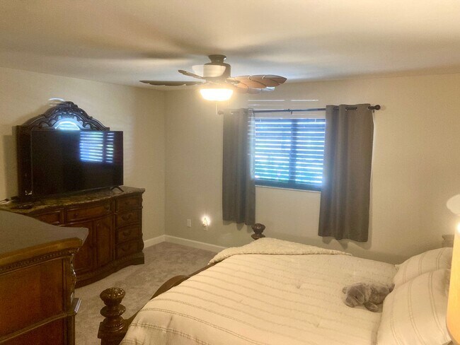 Building Photo - Furnished condo with dock!