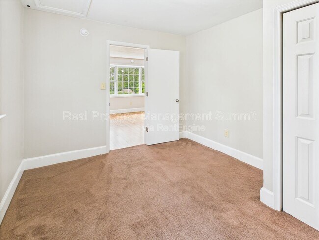 Building Photo - 1036 Albemarle Ave