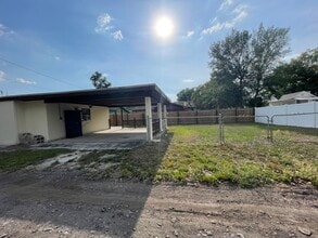 Building Photo - Studio Apartment in Zephyrhills