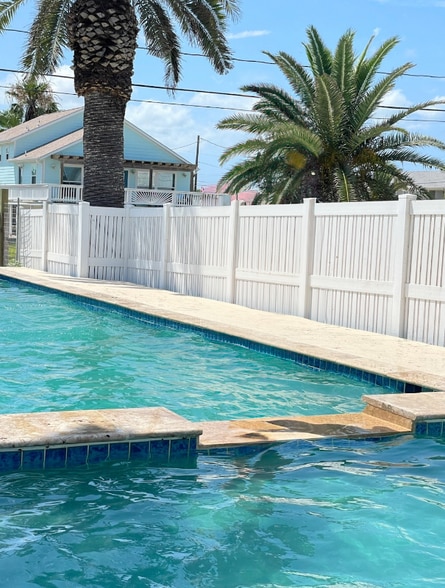 Building Photo - 919 S Water St