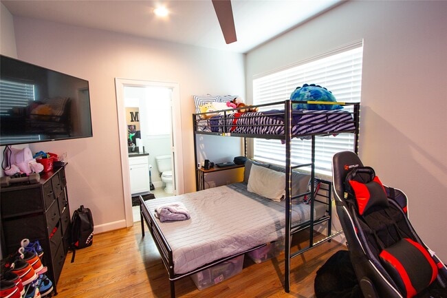 Building Photo - 2779 Clinton Dr