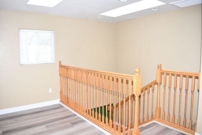 Building Photo - Charming 2-Story, 4 Bd 3 Ba Unit Near Downtown San Diego – 92113