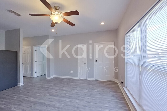 Building Photo - 10101 W 20th St