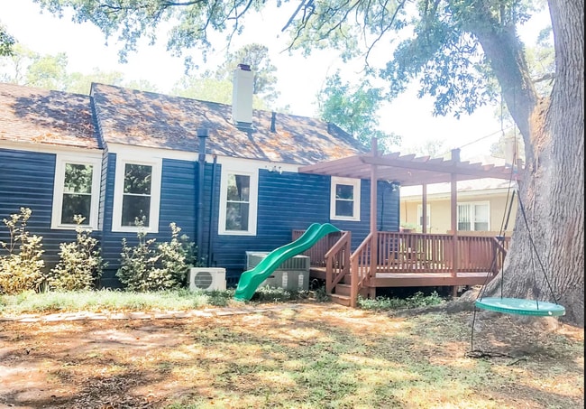 Building Photo - 314 Columbus Dr