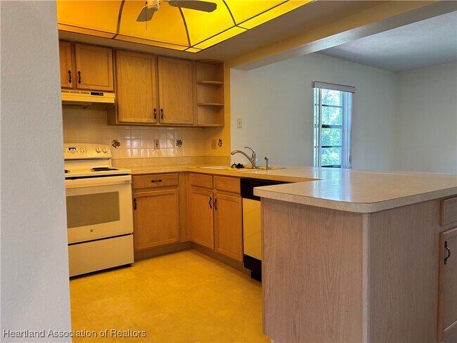 Building Photo - 310 Kite Ave