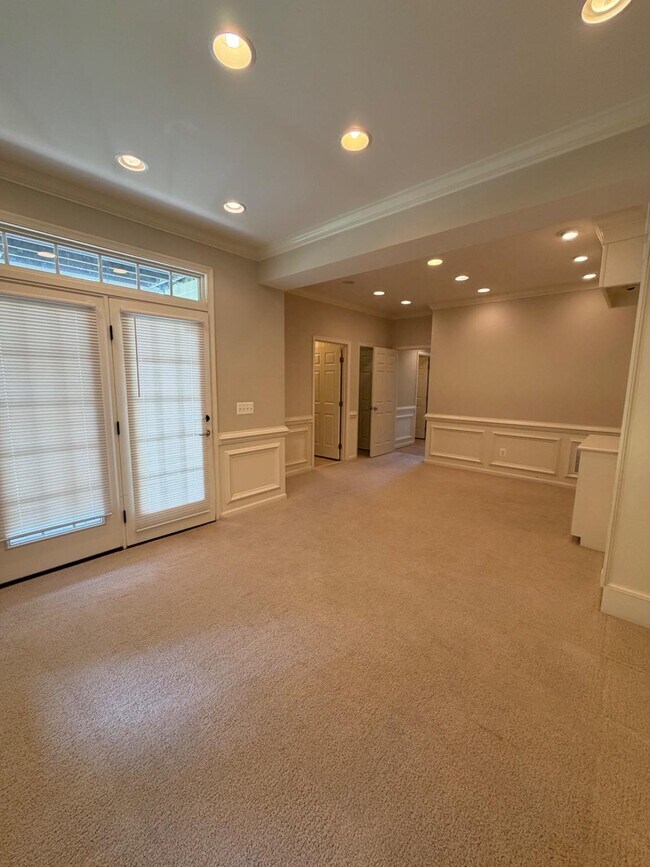 Building Photo - 701 Monroe Point Dr
