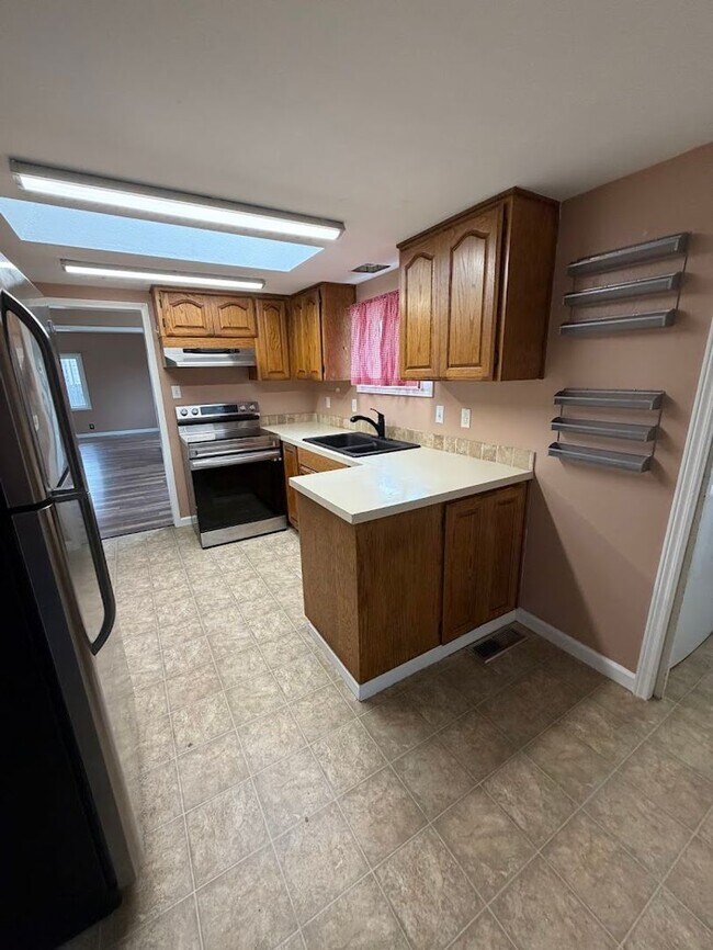 Building Photo - 3831 Duplex Ct SE