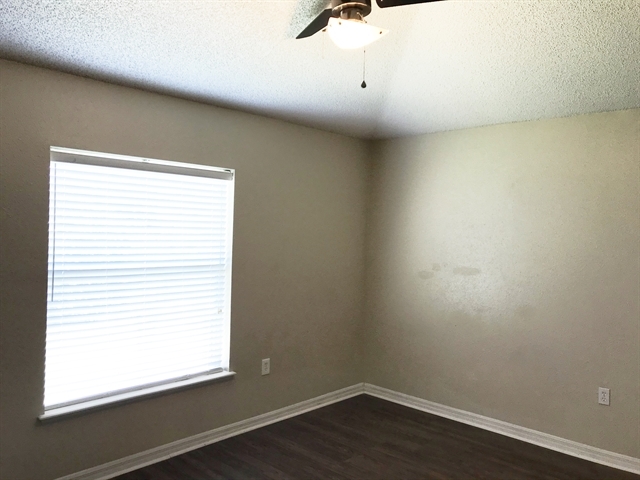 Building Photo - 6606 Gentle Oaks Dr N